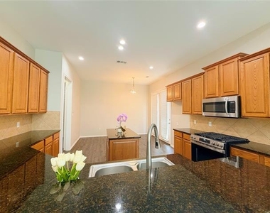 69 Cattail Pond Drive - Photo Thumbnail 10