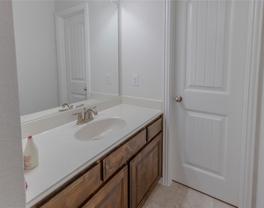 2504 Hammock Lake Drive - Photo Thumbnail 34