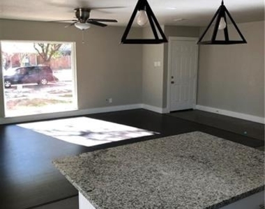 1531 Camelia Drive - Photo Thumbnail 6