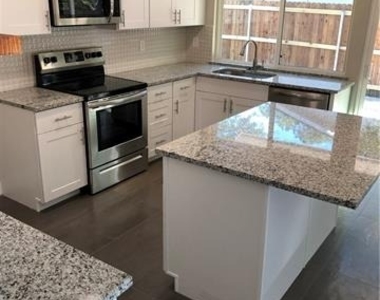 1531 Camelia Drive - Photo Thumbnail 5