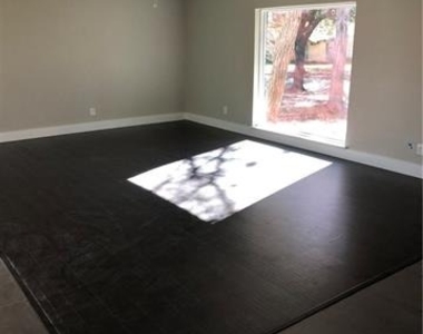 1531 Camelia Drive - Photo Thumbnail 8