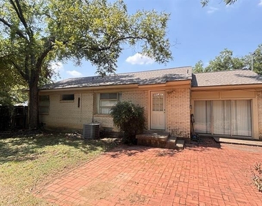 1821 Donna Street - Photo Thumbnail 10