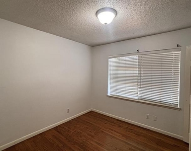 1821 Donna Street - Photo Thumbnail 5