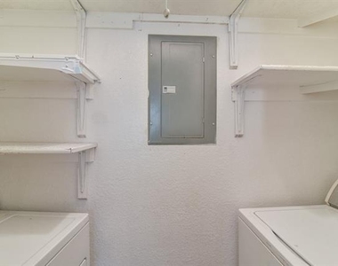 1906 Emerald Place - Photo Thumbnail 19