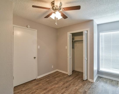 1906 Emerald Place - Photo Thumbnail 18