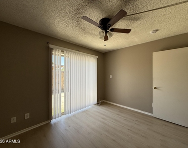 2201 W Belmont Avenue - Photo Thumbnail 4