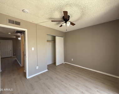 2201 W Belmont Avenue - Photo Thumbnail 5