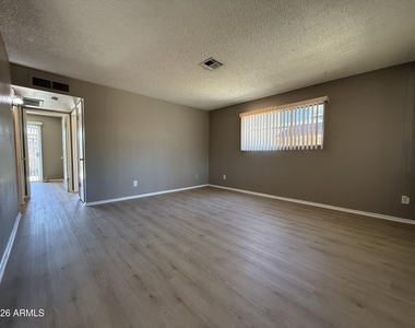 2201 W Belmont Avenue - Photo Thumbnail 9