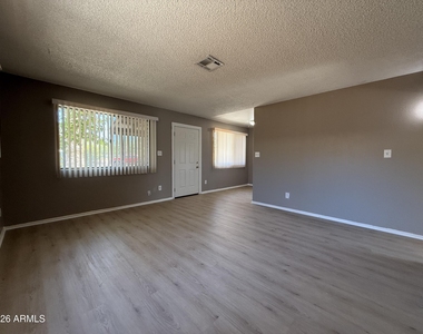2201 W Belmont Avenue - Photo Thumbnail 8