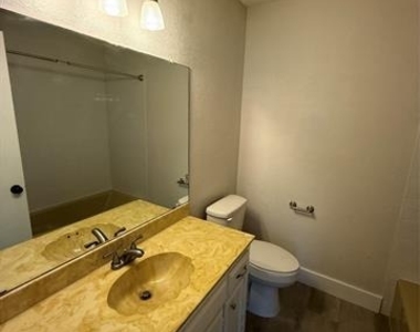 2409 Caprice Avenue - Photo Thumbnail 9