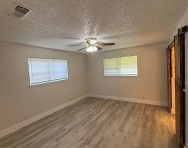 2409 Caprice Avenue - Photo Thumbnail 7