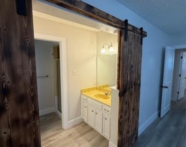 2409 Caprice Avenue - Photo Thumbnail 13
