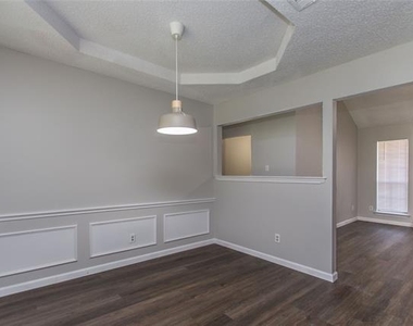 303 Shirley Drive - Photo Thumbnail 5