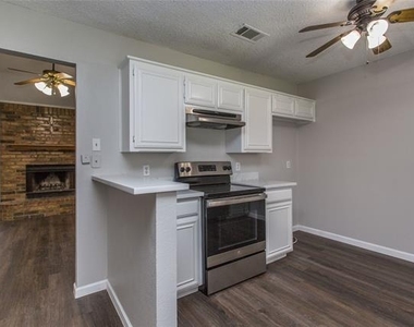 303 Shirley Drive - Photo Thumbnail 8