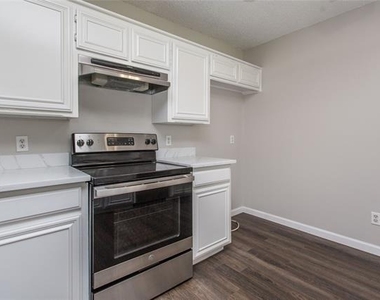 303 Shirley Drive - Photo Thumbnail 9