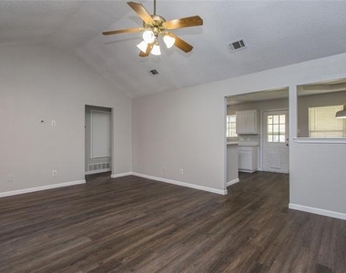 303 Shirley Drive - Photo Thumbnail 7