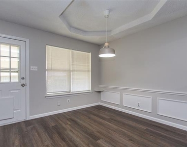 303 Shirley Drive - Photo Thumbnail 6