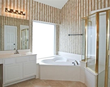 4551 Hawkhurst Drive - Photo Thumbnail 14