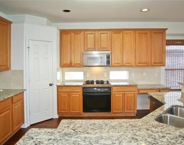 4551 Hawkhurst Drive - Photo Thumbnail 3