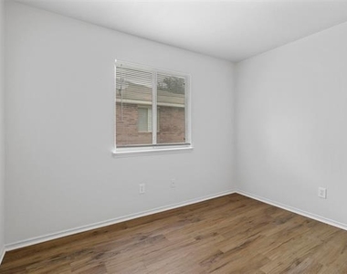 2205 Lookout Lane - Photo Thumbnail 18