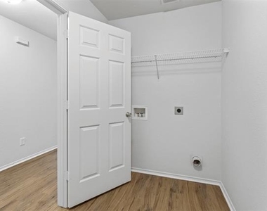 2205 Lookout Lane - Photo Thumbnail 33