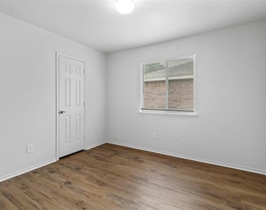 2205 Lookout Lane - Photo Thumbnail 17