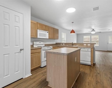 2205 Lookout Lane - Photo Thumbnail 12