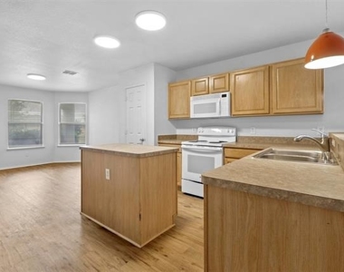 2205 Lookout Lane - Photo Thumbnail 8
