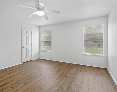 2205 Lookout Lane - Photo Thumbnail 27