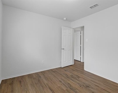 2205 Lookout Lane - Photo Thumbnail 19