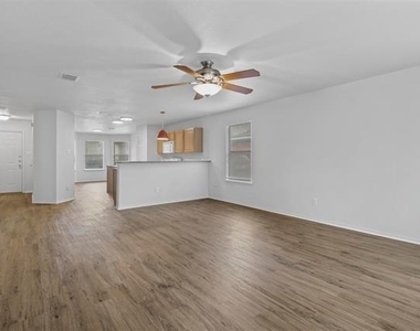 2205 Lookout Lane - Photo Thumbnail 7