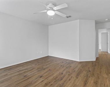 2205 Lookout Lane - Photo Thumbnail 29