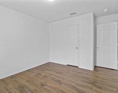 2205 Lookout Lane - Photo Thumbnail 23