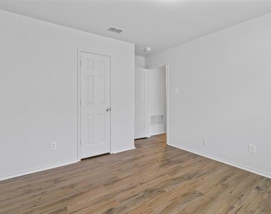 2205 Lookout Lane - Photo Thumbnail 24