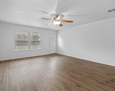 2205 Lookout Lane - Photo Thumbnail 5