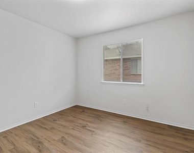 2205 Lookout Lane - Photo Thumbnail 22