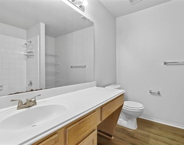 2205 Lookout Lane - Photo Thumbnail 31