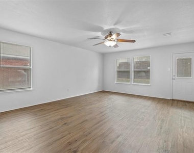 2205 Lookout Lane - Photo Thumbnail 4