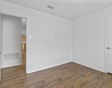 2205 Lookout Lane - Photo Thumbnail 20