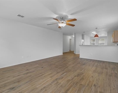 2205 Lookout Lane - Photo Thumbnail 6