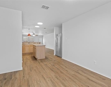 2205 Lookout Lane - Photo Thumbnail 16
