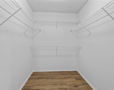 2205 Lookout Lane - Photo Thumbnail 30