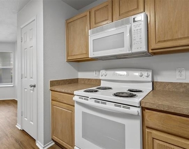2205 Lookout Lane - Photo Thumbnail 10