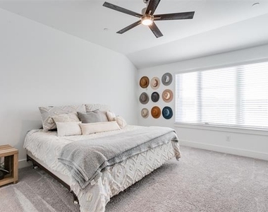 7605 Reis Lane - Photo Thumbnail 3