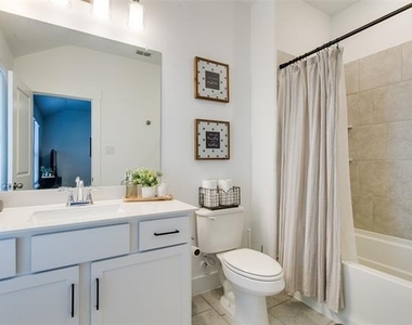 7605 Reis Lane - Photo Thumbnail 8