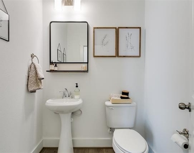 7605 Reis Lane - Photo Thumbnail 11