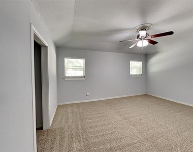 3704 Astoria Drive - Photo Thumbnail 11