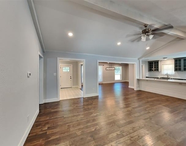 3704 Astoria Drive - Photo Thumbnail 2