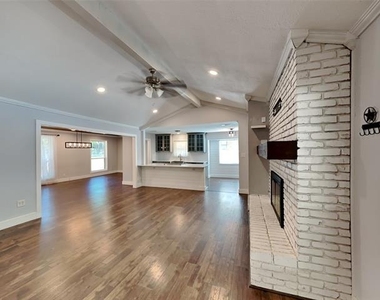 3704 Astoria Drive - Photo Thumbnail 3