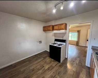 600 Lake Drive - Photo Thumbnail 6